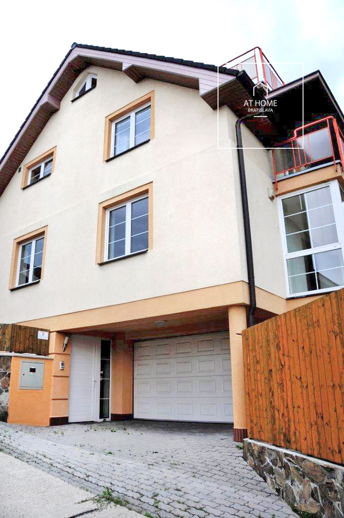 BA III., Kramáre, luxury detached house with a pool on Klenova Street