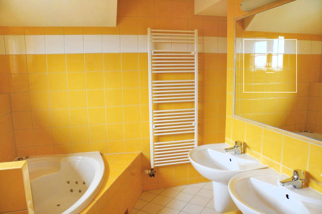 BA III., Kramáre, luxury detached house with a pool on Klenova Street