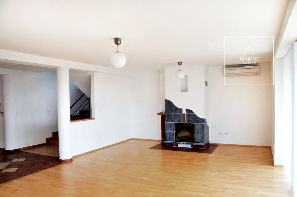 BA III., Kramáre, luxury detached house with a pool on Klenova Street