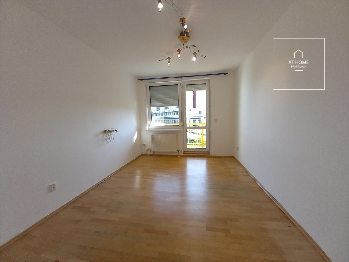 BA I., STARÉ MESTO, 3-BEDROOM APARTMENT NEAR THE HORSKY PARK