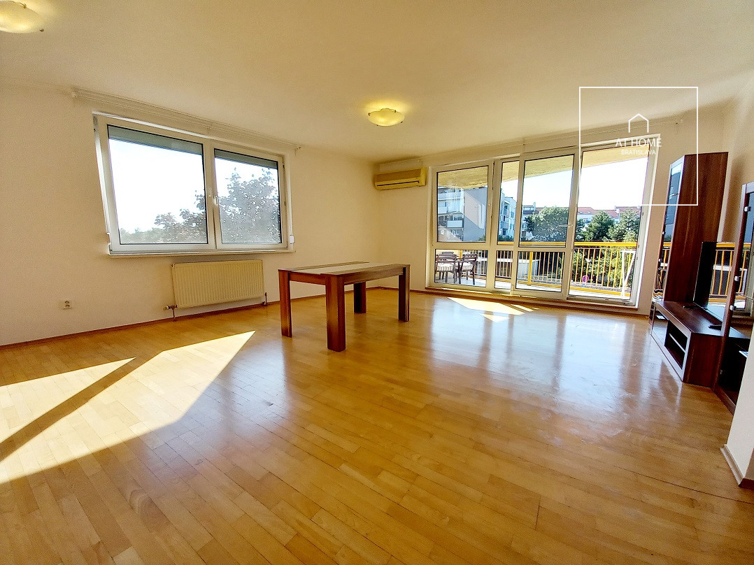 BA I., STARÉ MESTO, 3-BEDROOM APARTMENT NEAR THE HORSKY PARK