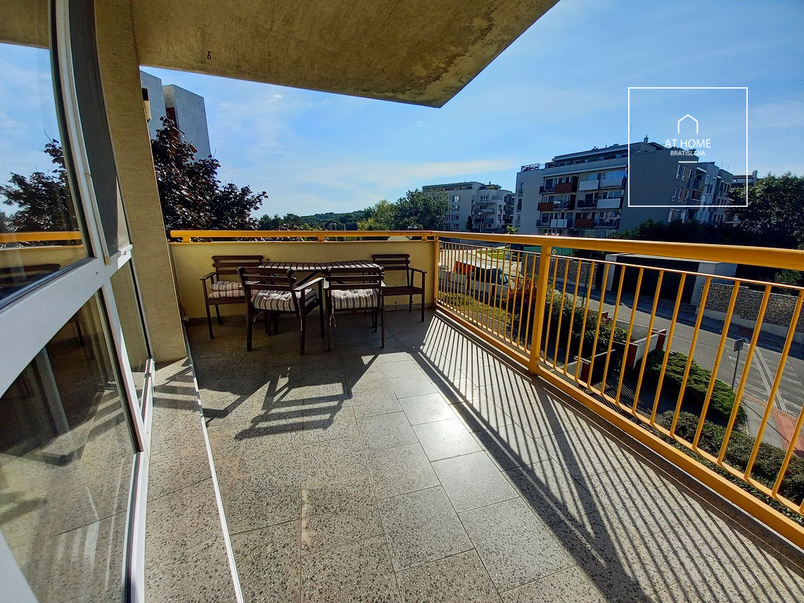 BA I., STARÉ MESTO, 3-BEDROOM APARTMENT NEAR THE HORSKY PARK