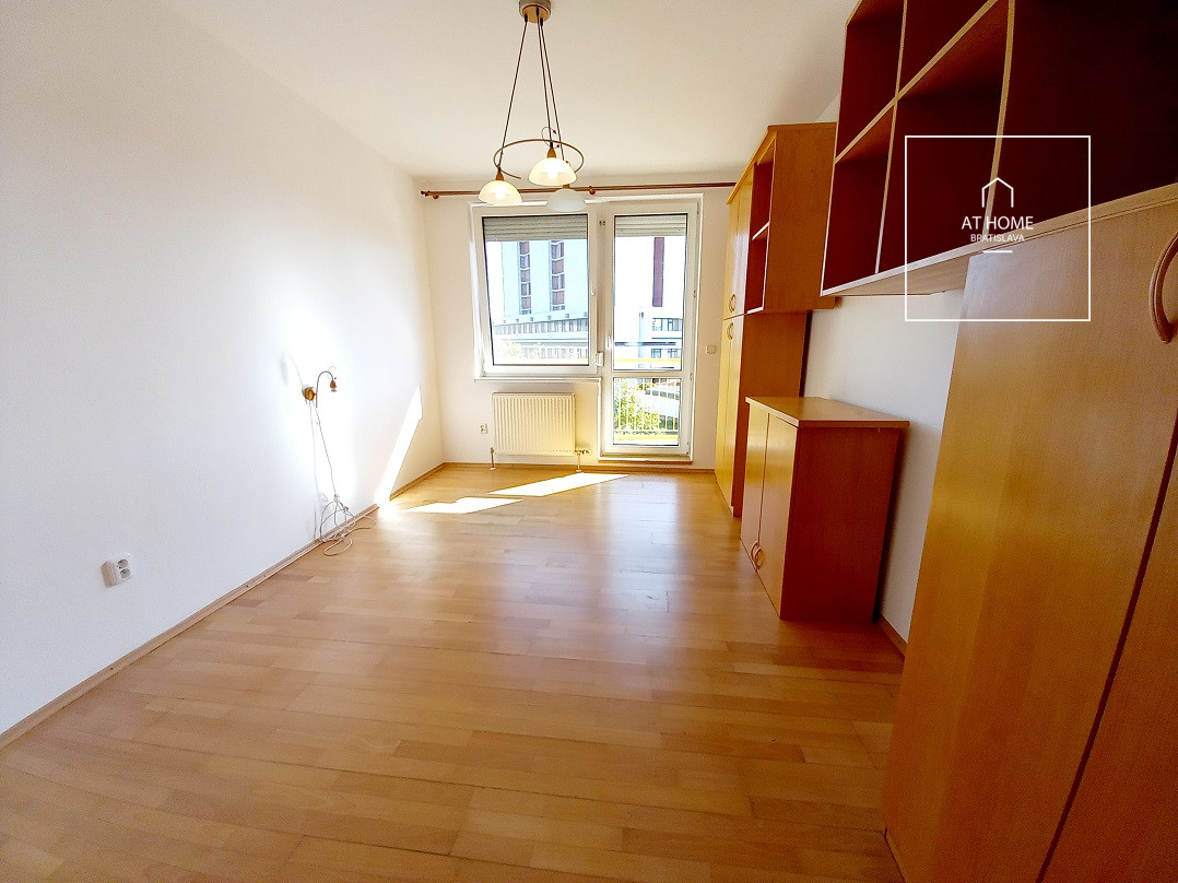 BA I., STARÉ MESTO, 3-BEDROOM APARTMENT NEAR THE HORSKY PARK