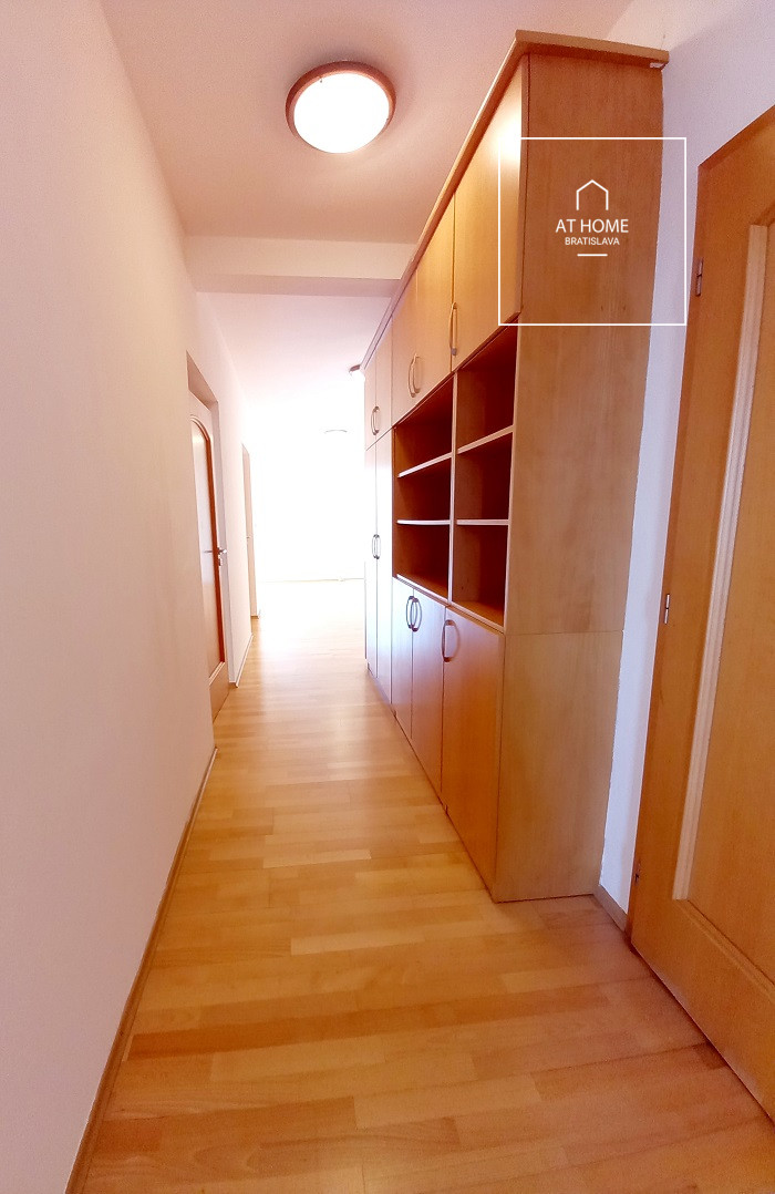 BA I., STARÉ MESTO, 3-BEDROOM APARTMENT NEAR THE HORSKY PARK